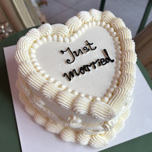 Торта сърце за сватба — Just Married