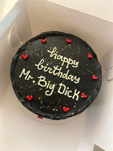 Кръгла черна торта с брокатена украса и надпис happy birthday Mr. Big Dick
