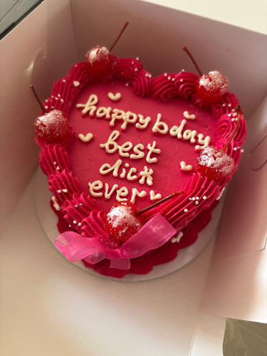 Розова торта сърце с черешки, кремав кант, панделки и перли, надпис happy bday best dick ever