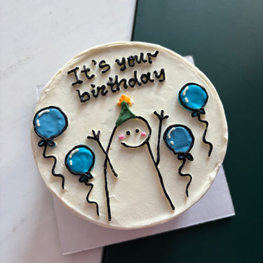 Кръгла бяла торта с рисунка на балони и надпис It's your birthday