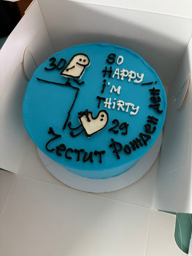 Кръгла торта с бебешко синя глазура и рисунка, с надпис "30 SO HAPPY I'M THIRTY 29 Честит Рожден Ден"