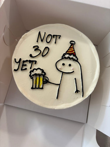 Кръгла бяла торта с рисунка и надпис Not 30 YET