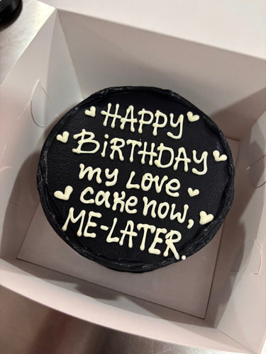 Кръгла черна торта с бял надпис HAPPY BIRTHDAY my Love cake now, ME-LATER.