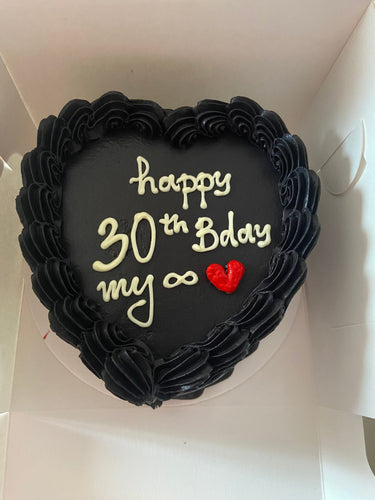 Черна торта във форма на сърце с кремав кант и надпис 'happy 30th Bday my ∞ ♥'