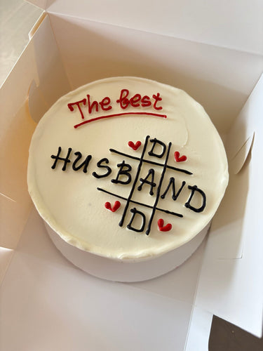 Кръгла бяла торта с рисунка и надпис 'The best HUSBAND AND DAD'