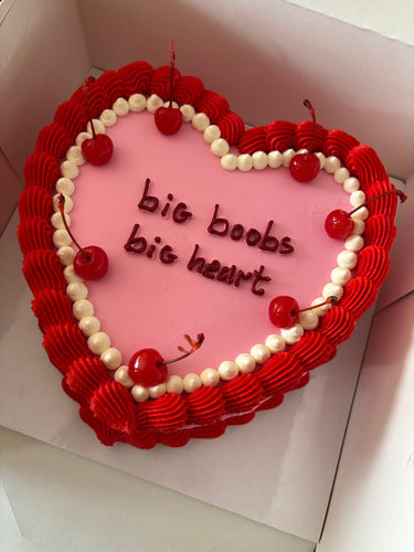 Червена торта сърце с черешки, перли, кремав кант и надпис 'big boobs big heart'
