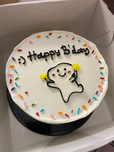 Кръгла бяла торта с рисунка на човече и надпис ':) Happy B'day'
