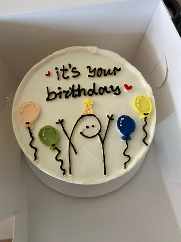 Кръгла бяла торта с рисунка и надпис 'it's your birthday'