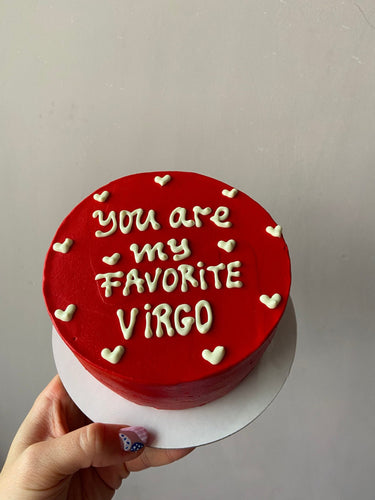Кръгла червена торта с надпис 'you are my FAVORITE VIRGO' за зодия Дева