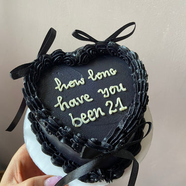 Черна торта сърце с панделки и надпис 'how long have you been 21'