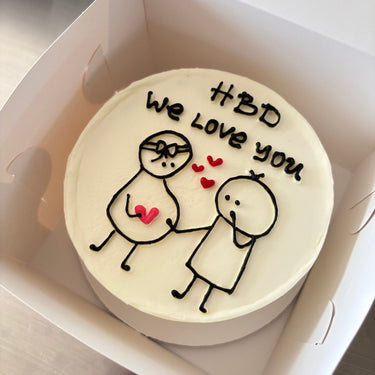 Бяла кръгла торта с рисунка и надпис 'HBD we love you'